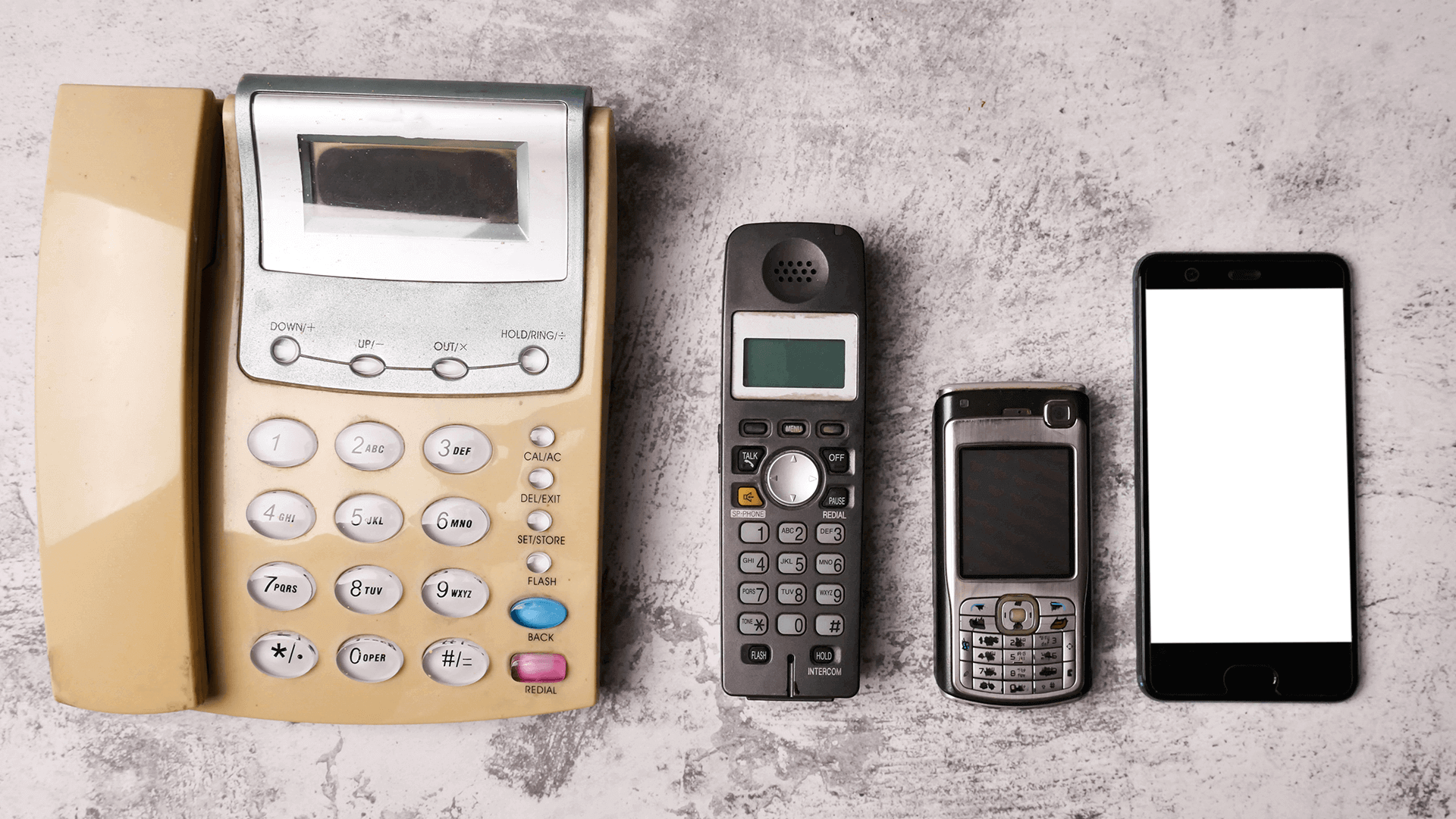 Czym zastąpić telefon stacjonarny u seniora, czyli stare i nowe modele telefonów