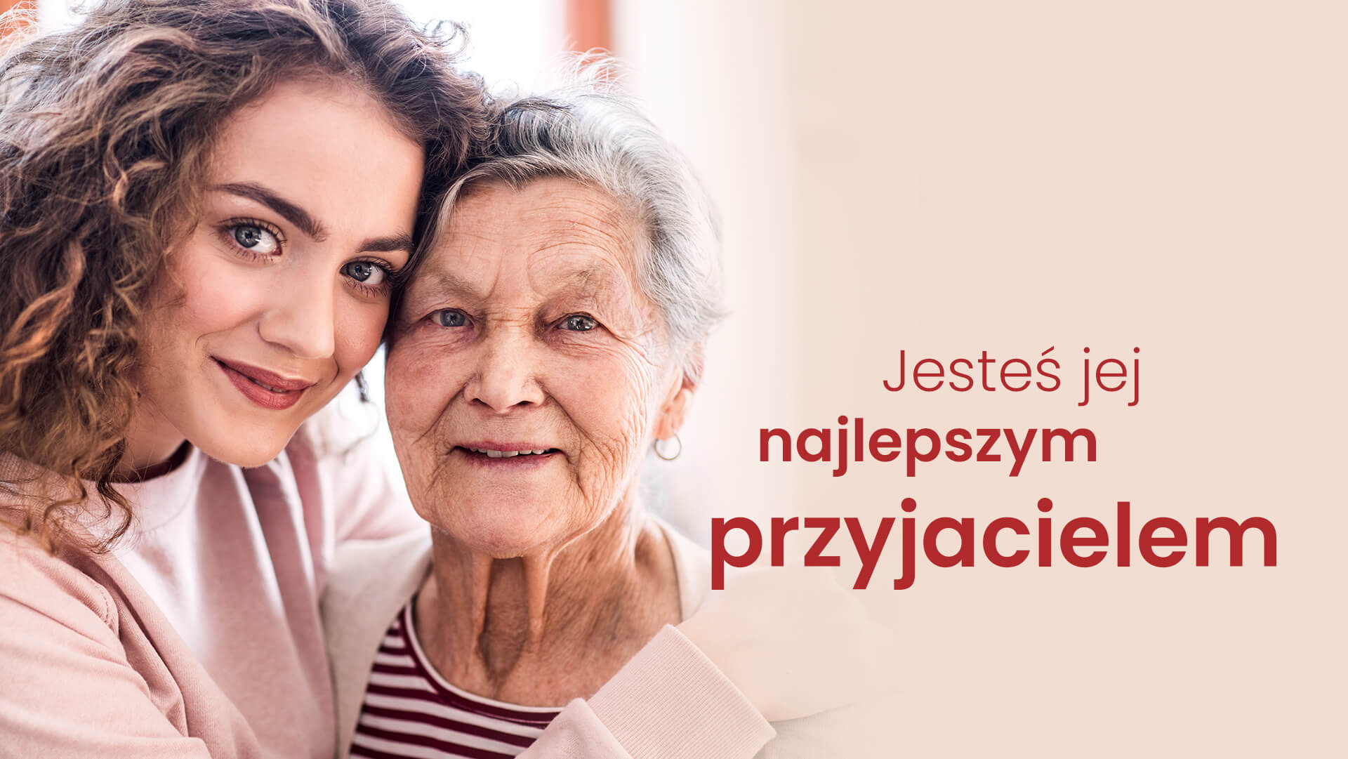 Babcia z wnuczką przytulające się do siebie