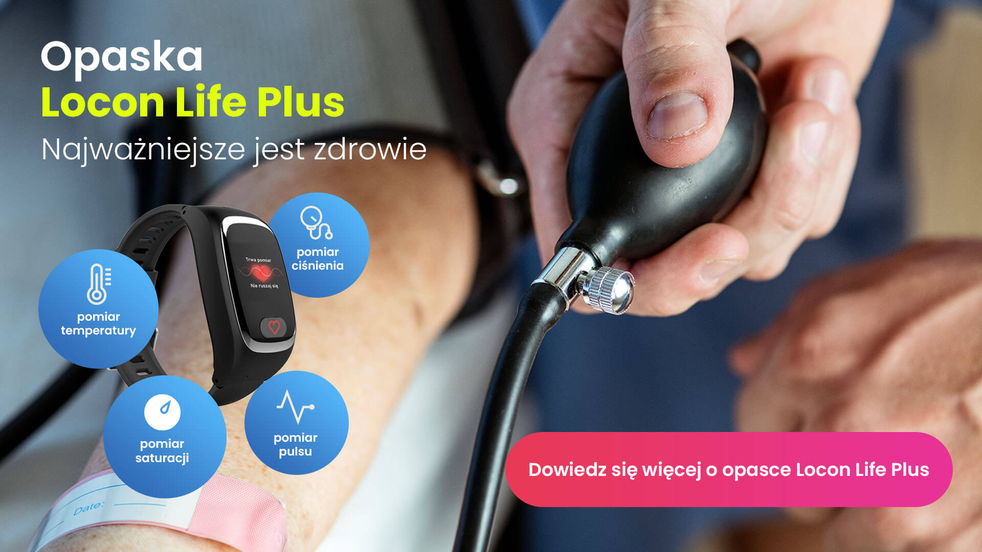 Osoba mierząca seniorowi ciśnienie oraz opaska Locon Life Plus z funkcją pomiaru saturacji, ciśnienia, temperatury i pulsu