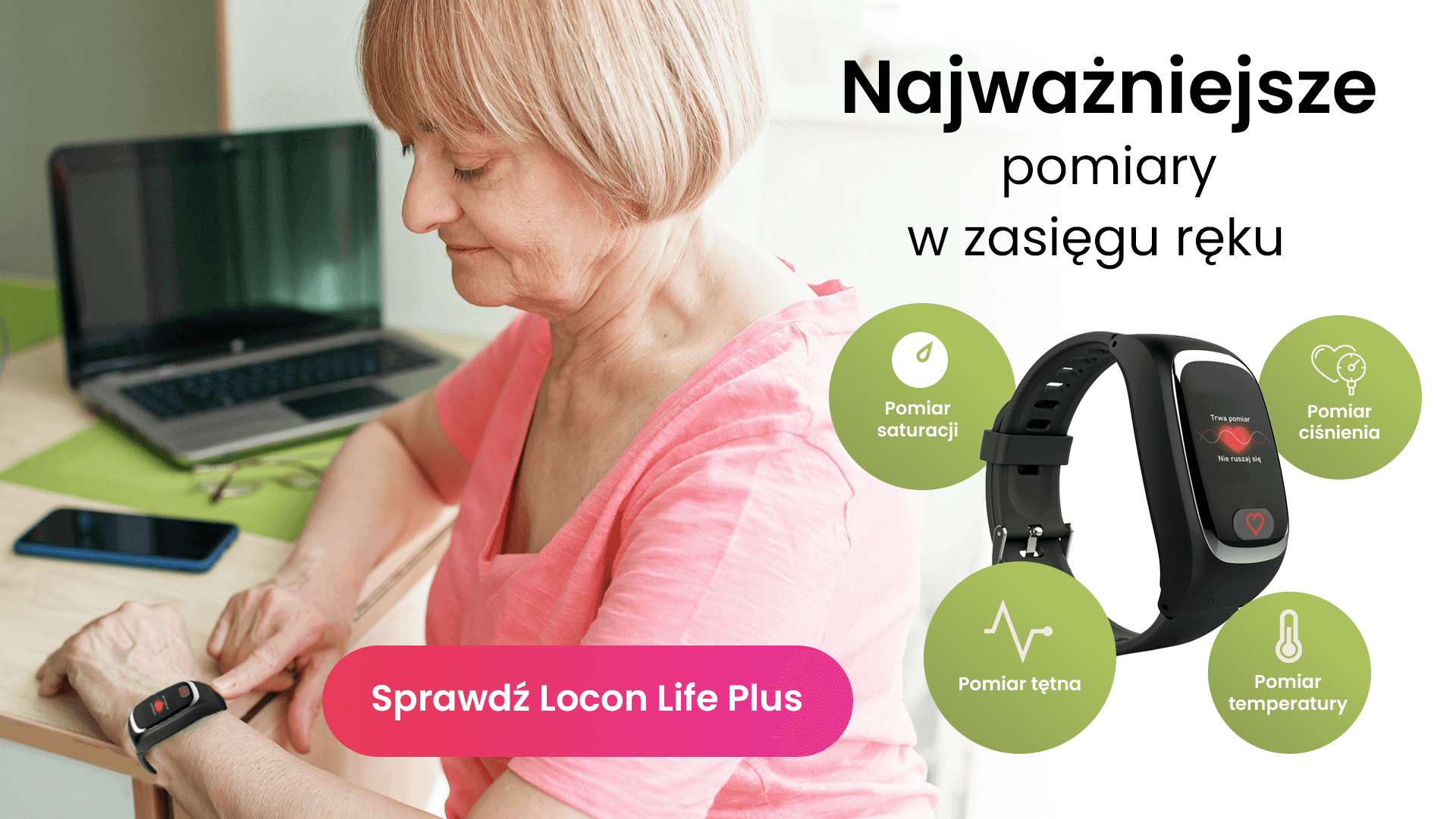 Przegląd stanu zdrowia z opaską życia dla seniora, czyli starsza kobieta z opaską Locon Life Plus dokonująca pomiarów za pomocą urządzenia