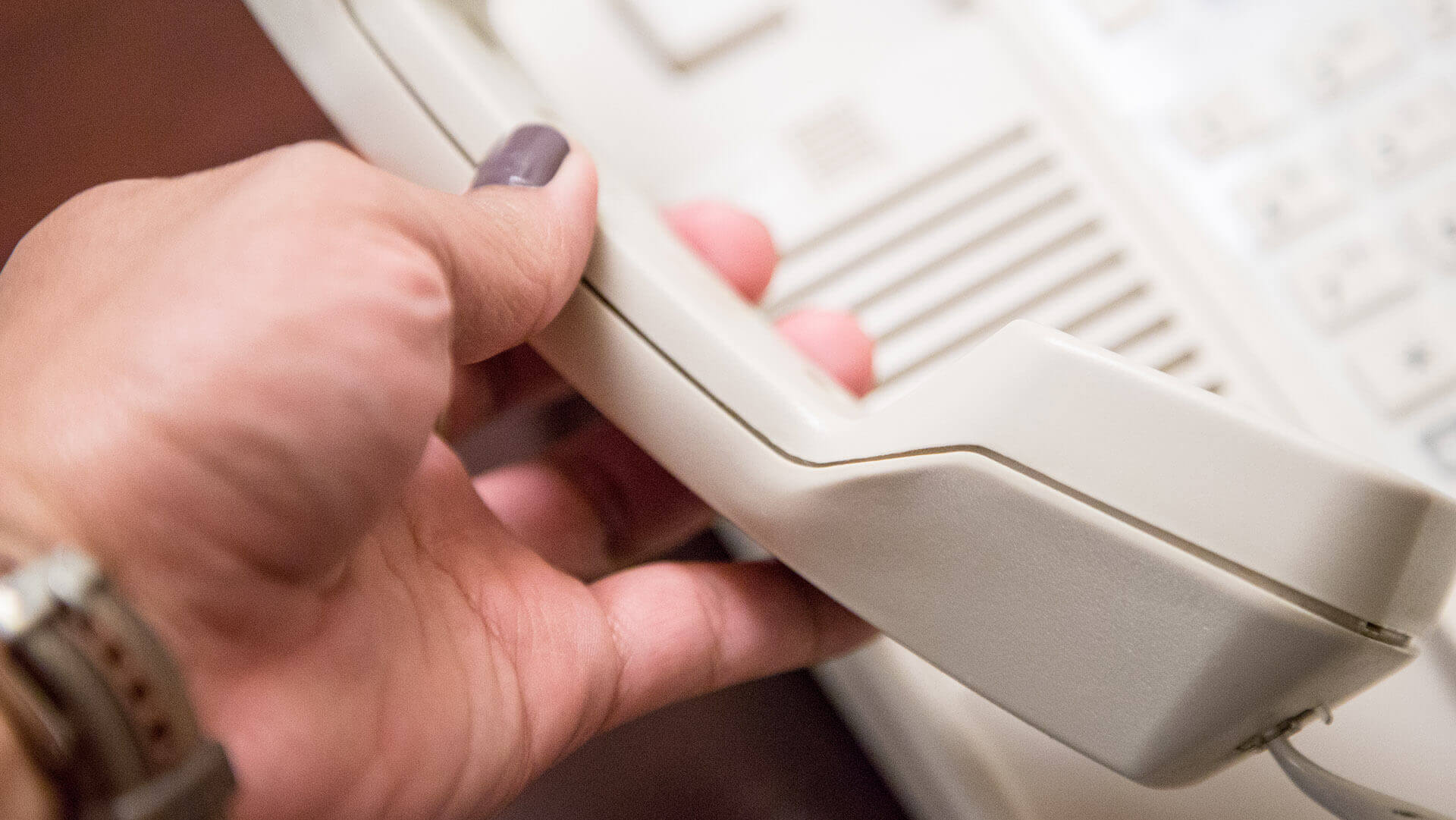 Czym zastąpić telefon stacjonarny u seniora?