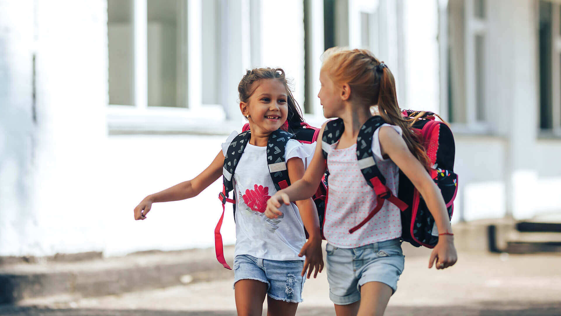 Samodzielny powrót ze szkoły z zegarkiem GPS z lokalizatorem i telefonem.